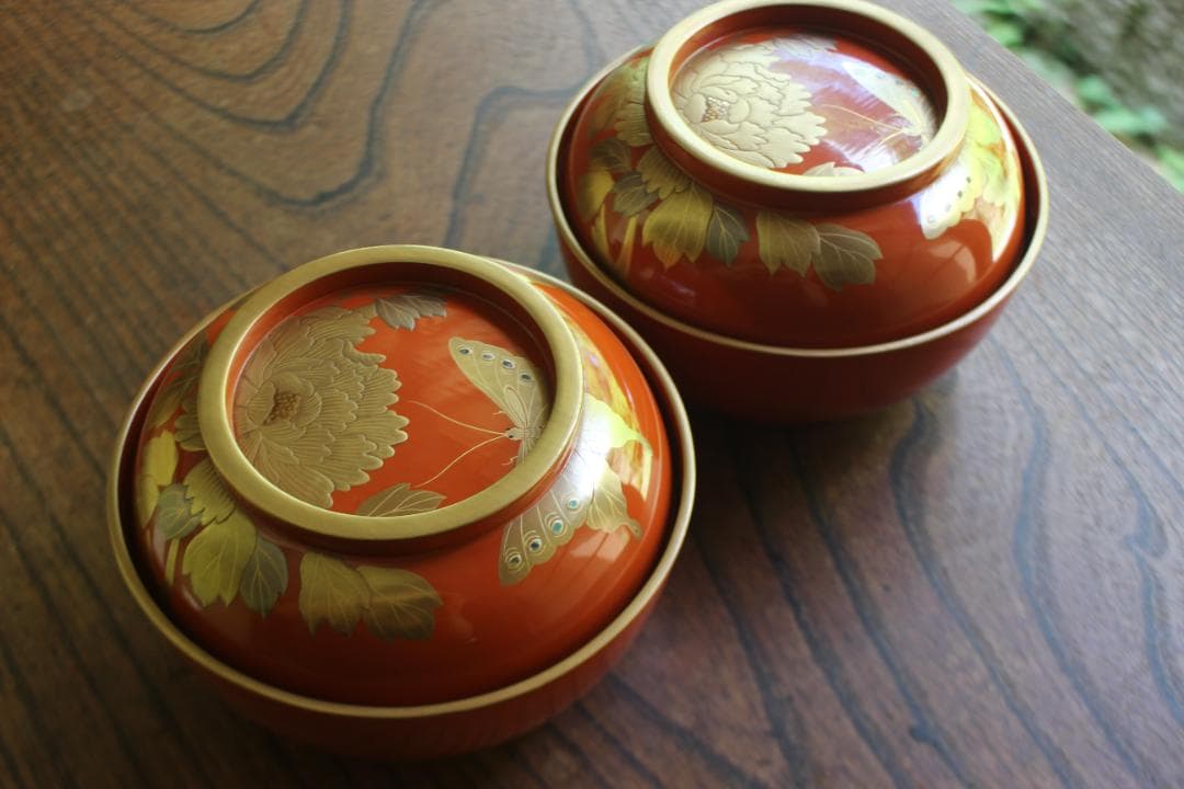 時代逸品！時代金縁朱漆に極上牡丹蝶螺鈿蒔絵の映えるお椀2点（検輪島塗蒔絵椀雑煮椀