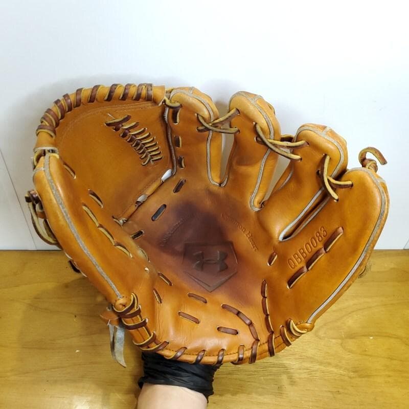 アンダーアーマー 金子千尋モデル シリコンラベル 廃盤品 投手用 硬式グローブ