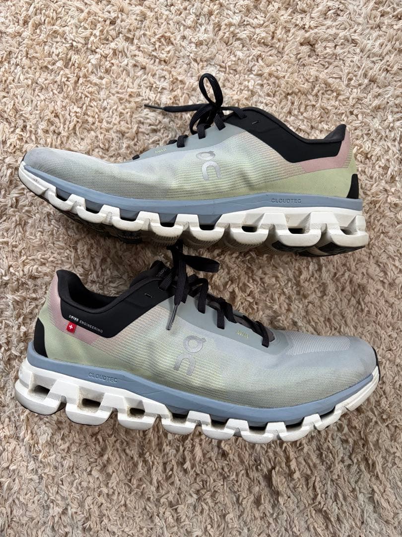 On Cloudflow 4 クラウドフロー4 28.5cm