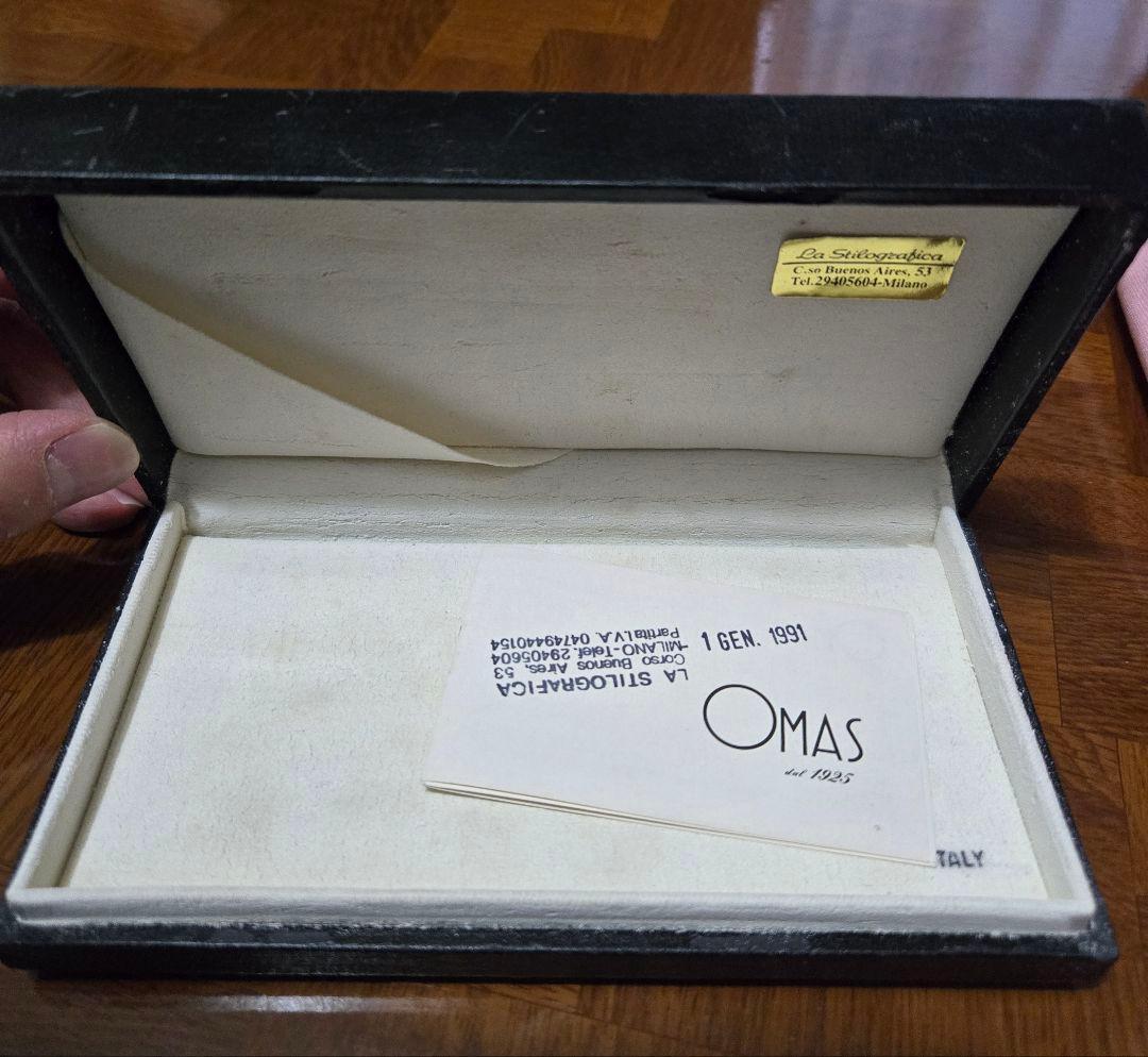 OMAS　MoMA型　万年筆 金色のリング付き