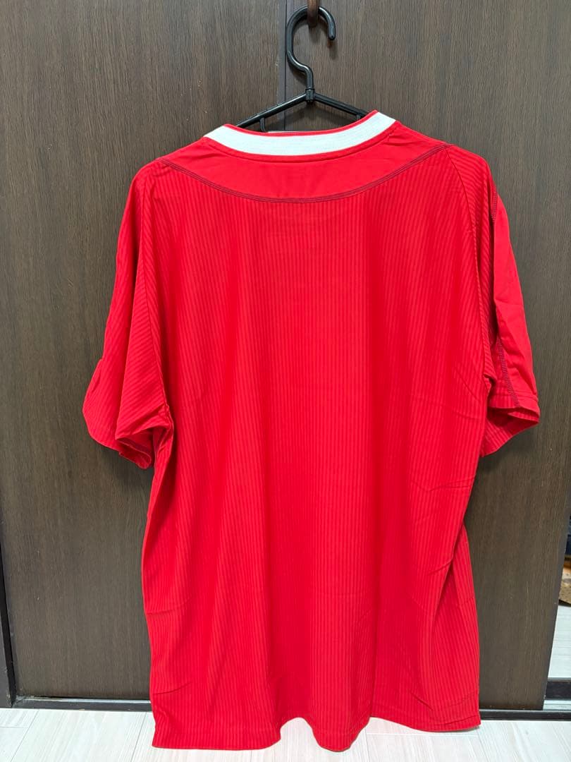 リバプールFC Liverpool レプリカユニフォーム　海外Mサイズ　タグ付き