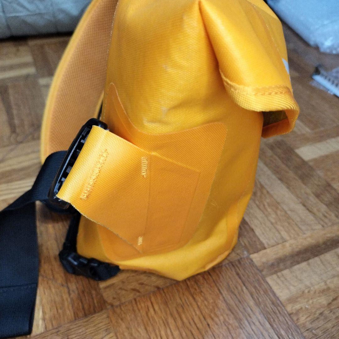 mont-bell メッセンジャーバッグ オレンジ?イエロー?