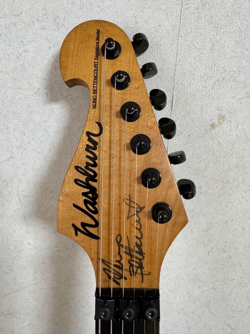 N4E MNM \"Limited Edition\"の美品中古