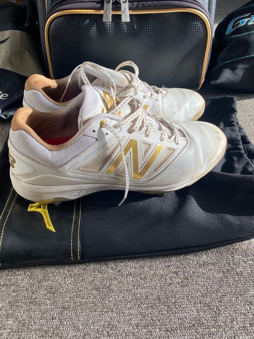 New Balance 野球スパイクシューズ ホワイト/ゴールド　サイズ28