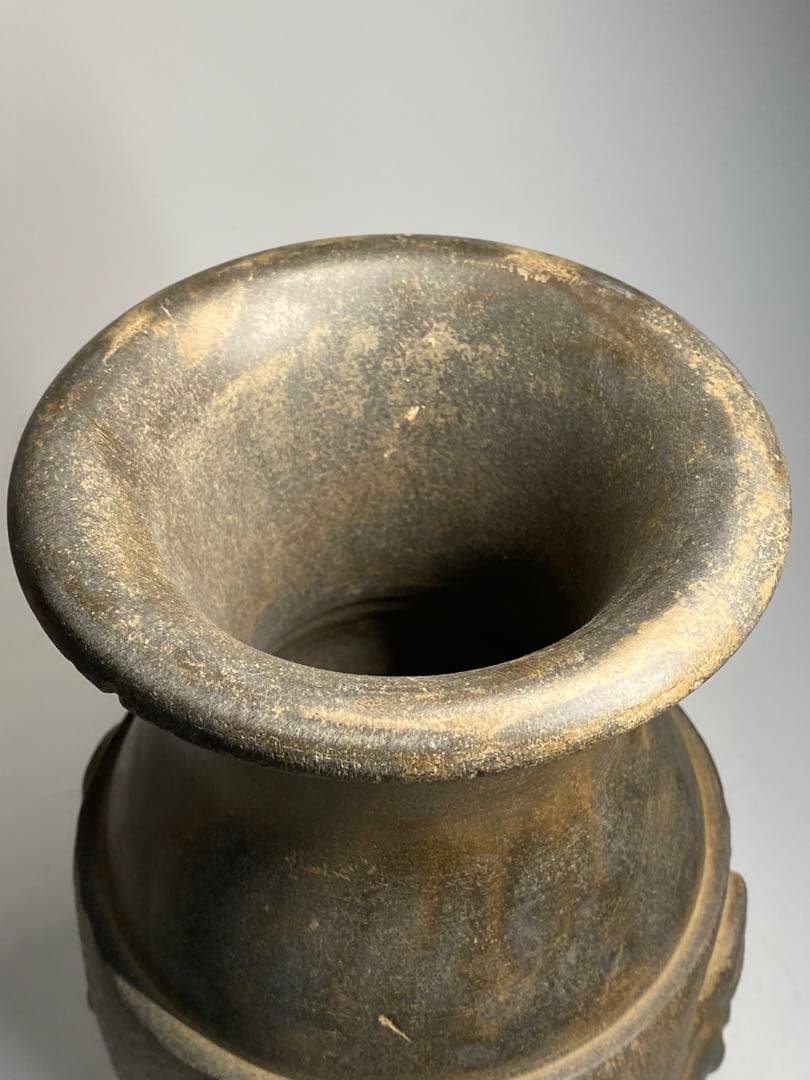 ニァーイースタン（アフガニスタン付近）発掘品　石造人物手彫飾瓶