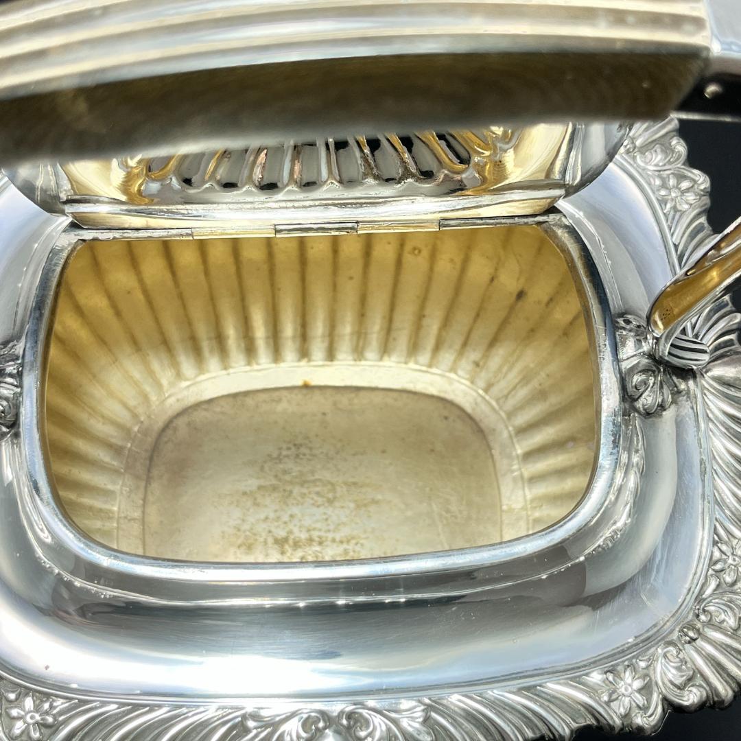 【英国】ビクトリアンのティーケトル 【シルバープレート】 バナー/スタンド