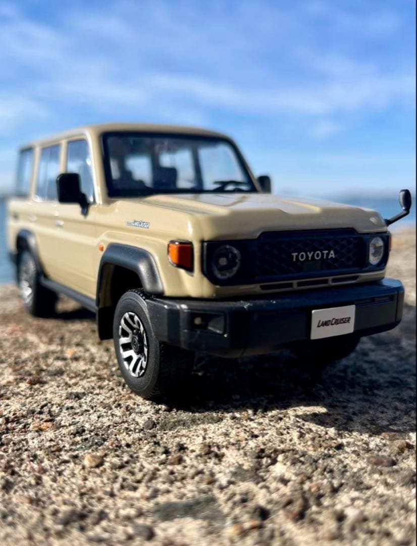 非売品　ランドクルーザー ベージュ　ミニカー