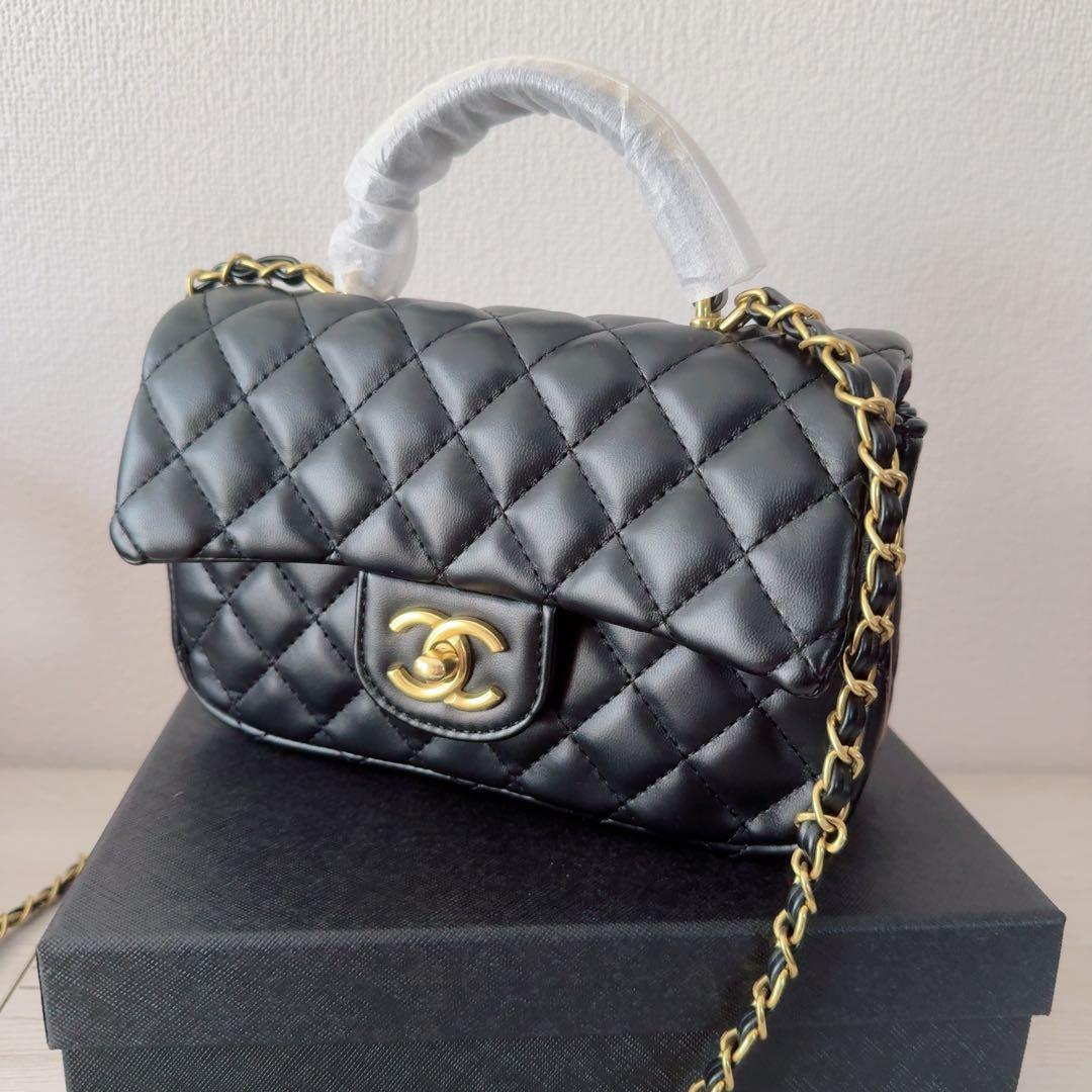 CHANEL ロゴハンドル キルティング ショルダーバッグ ノベルティ