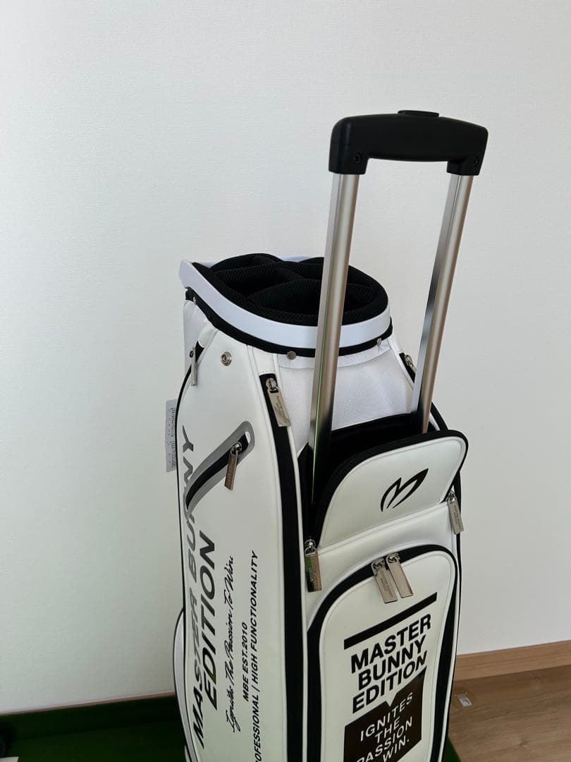 マスターバニーエディション　キャディバッグ　ホワイト　白黒　未使用　限定
