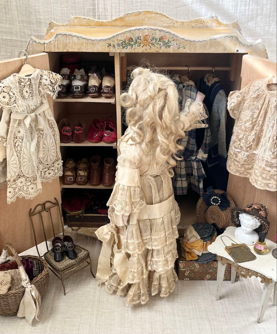 アンティークビスクドールドールワードローブチェスト木製小家具小物収納