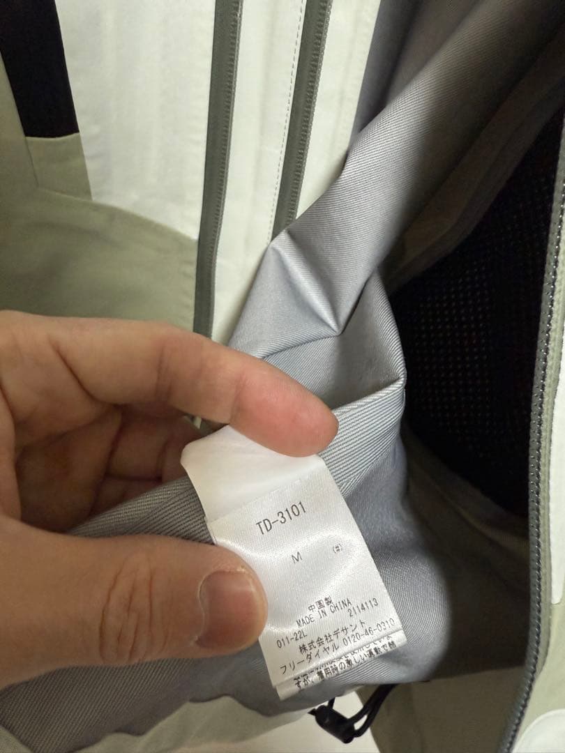 ゆ*ん様 DESCENTE TDスキーウェア Mサイズ 上下＋ミドラー3点セット