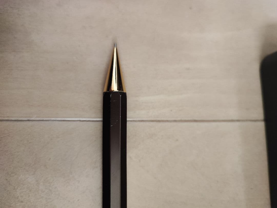 伊東屋限定　カヴェコスペシャル オリーブブラウン　ペンシル　0.5mm