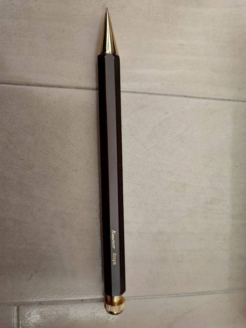 伊東屋限定　カヴェコスペシャル オリーブブラウン　ペンシル　0.5mm