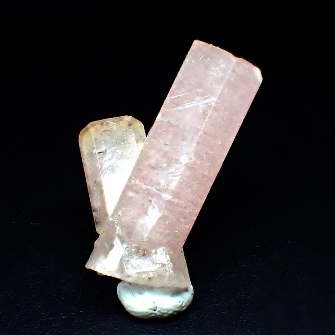 【アフガニスタン産】ピンクアパタイト(イエロー蛍光)