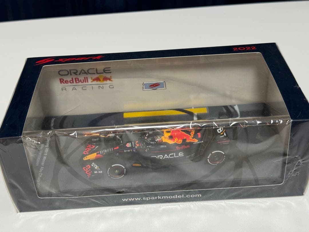 スパーク 1/43 RB18 2022 アブダビGP 優勝 M.フェルスタッペン