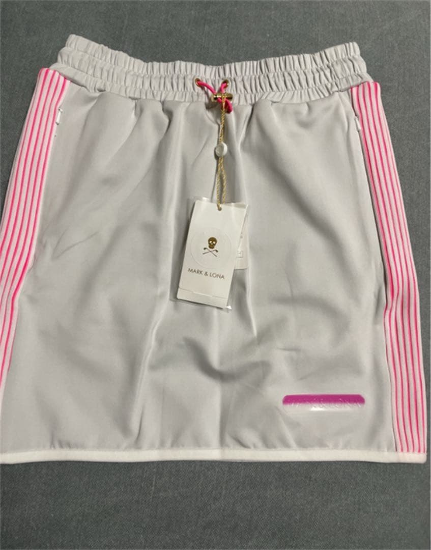 マークアンドロナ　新品　セットアップ