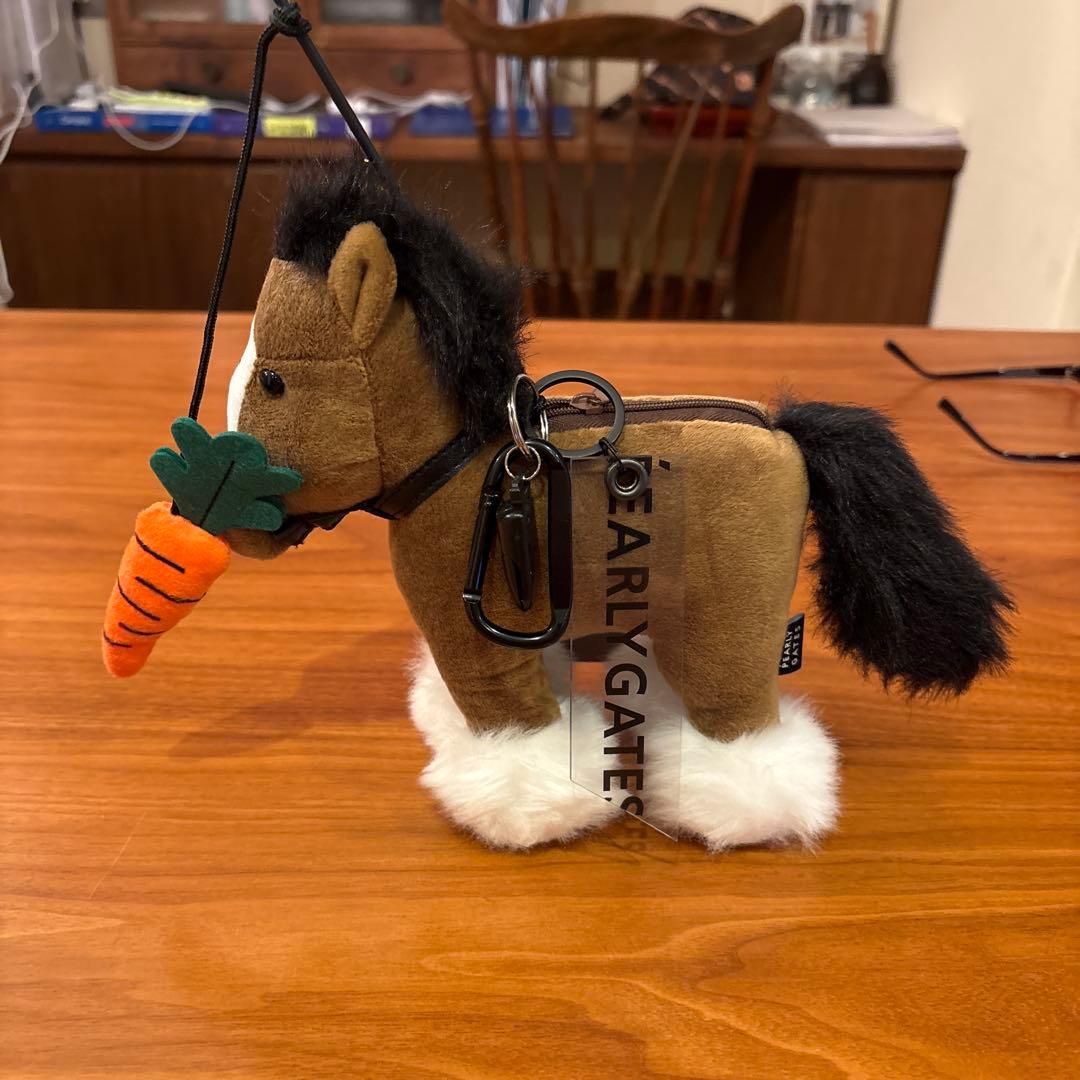 馬のぬいぐるみ カラビナ付き ニンジン付き