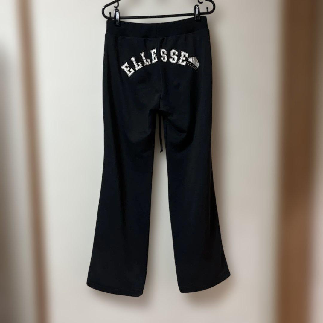 ELLESSE ジャージセットアップ ブラック パンツバックロゴ刺繍レディースＭ
