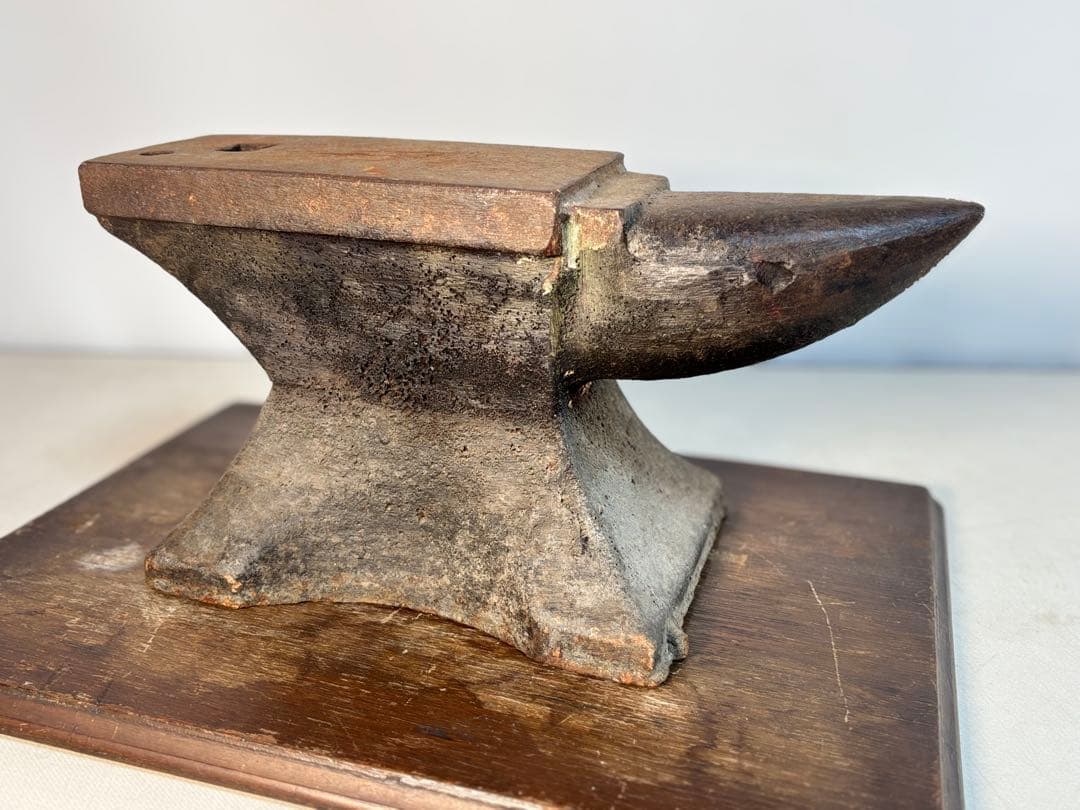 鍛冶屋の金床アンビル 金床 　角付き 作業台 叩き台