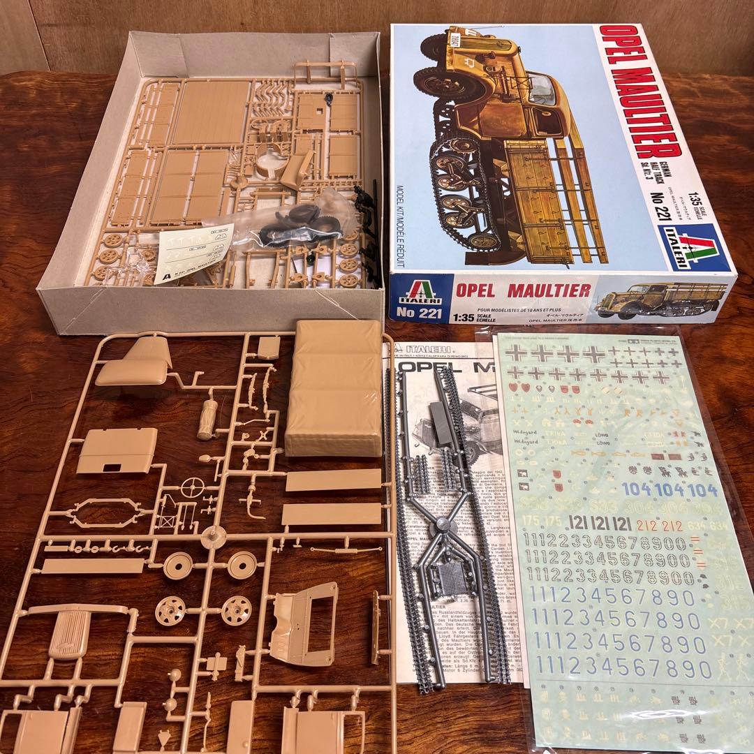 1/35スケール ドイツ軍車両モデルキット5点セット　0126o122