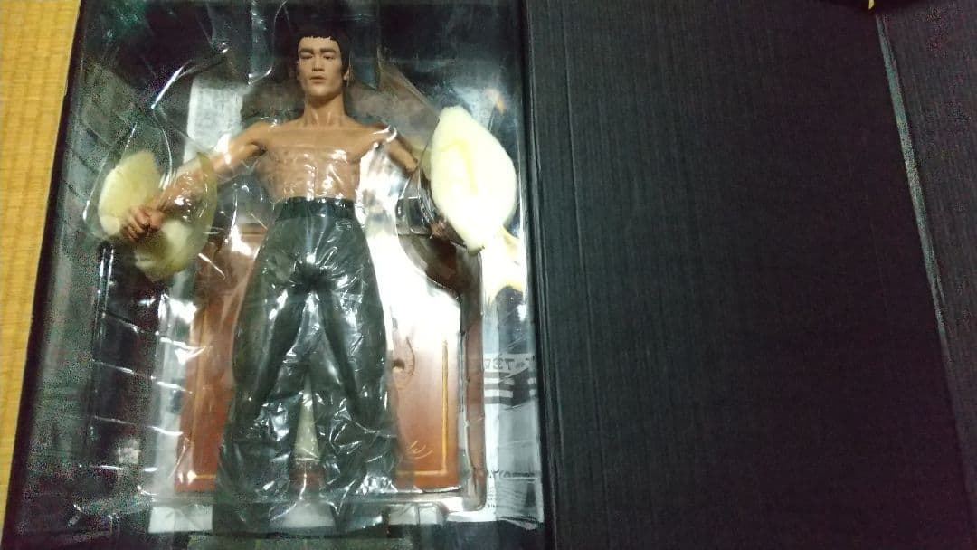 最終値下げ！新品　特大42cm　エンターベイ　ブルース·リー生誕70周年版