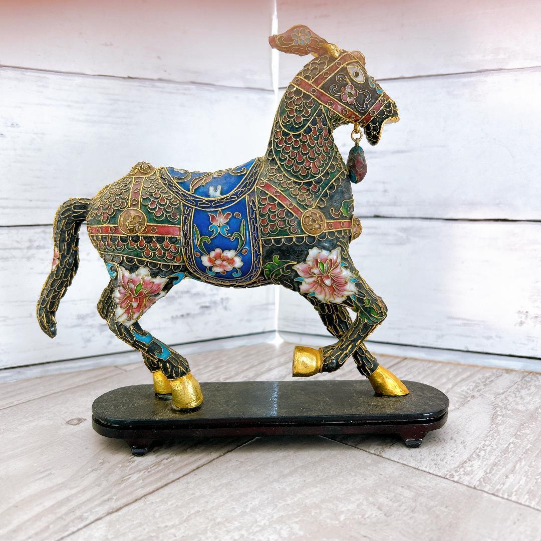 七宝焼　馬の置物　台付き　時代物　中国　繊細　首元装飾