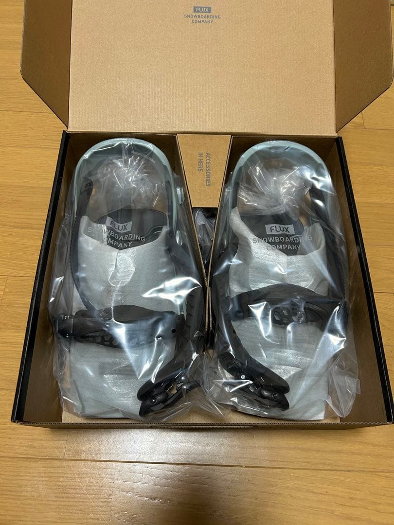 FLUX CV スノーボードビンディング M 2026 新品　カントCEMENT