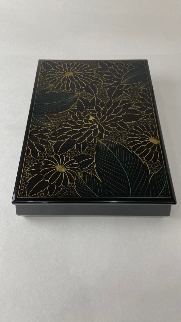 手許箱（てもと箱）木製漆器　黒　菊沈金　Q020
