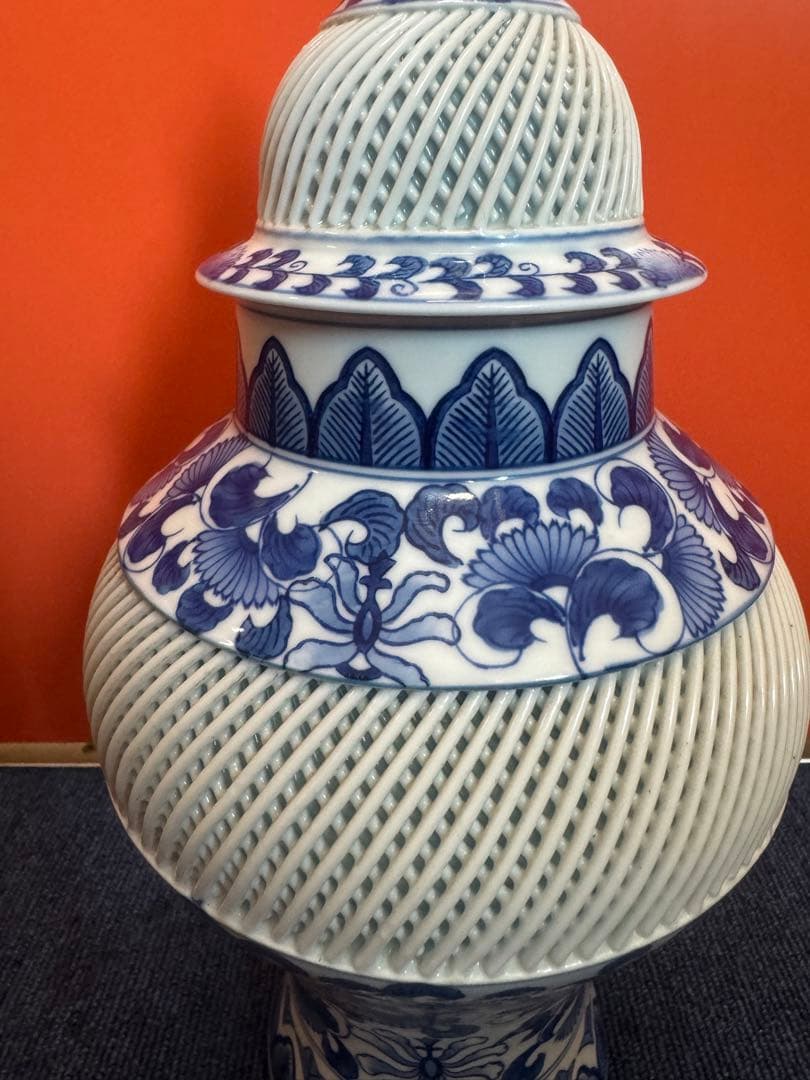 1568 【希少】有田焼　網目透かし壺　琴峰　蓋付き　染付青花花瓶