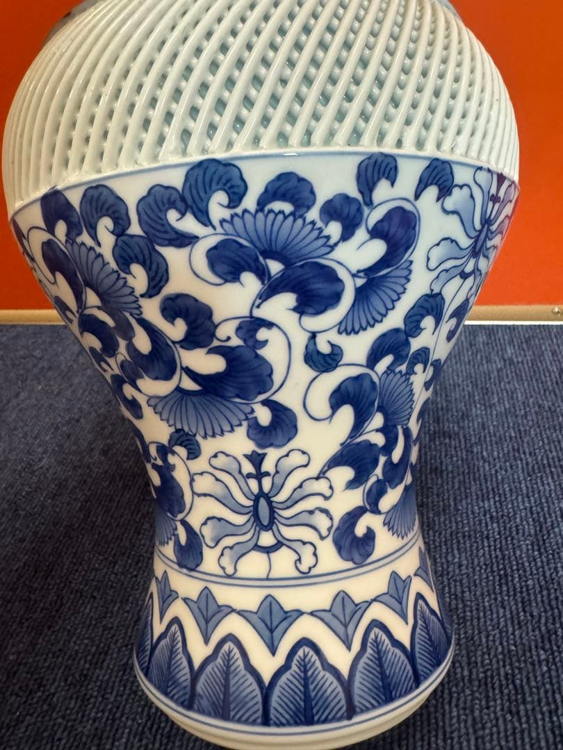 1568 【希少】有田焼　網目透かし壺　琴峰　蓋付き　染付青花花瓶