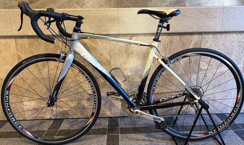 GIANT　DEFY3-ロードバイク-手渡しのみでお願いします。