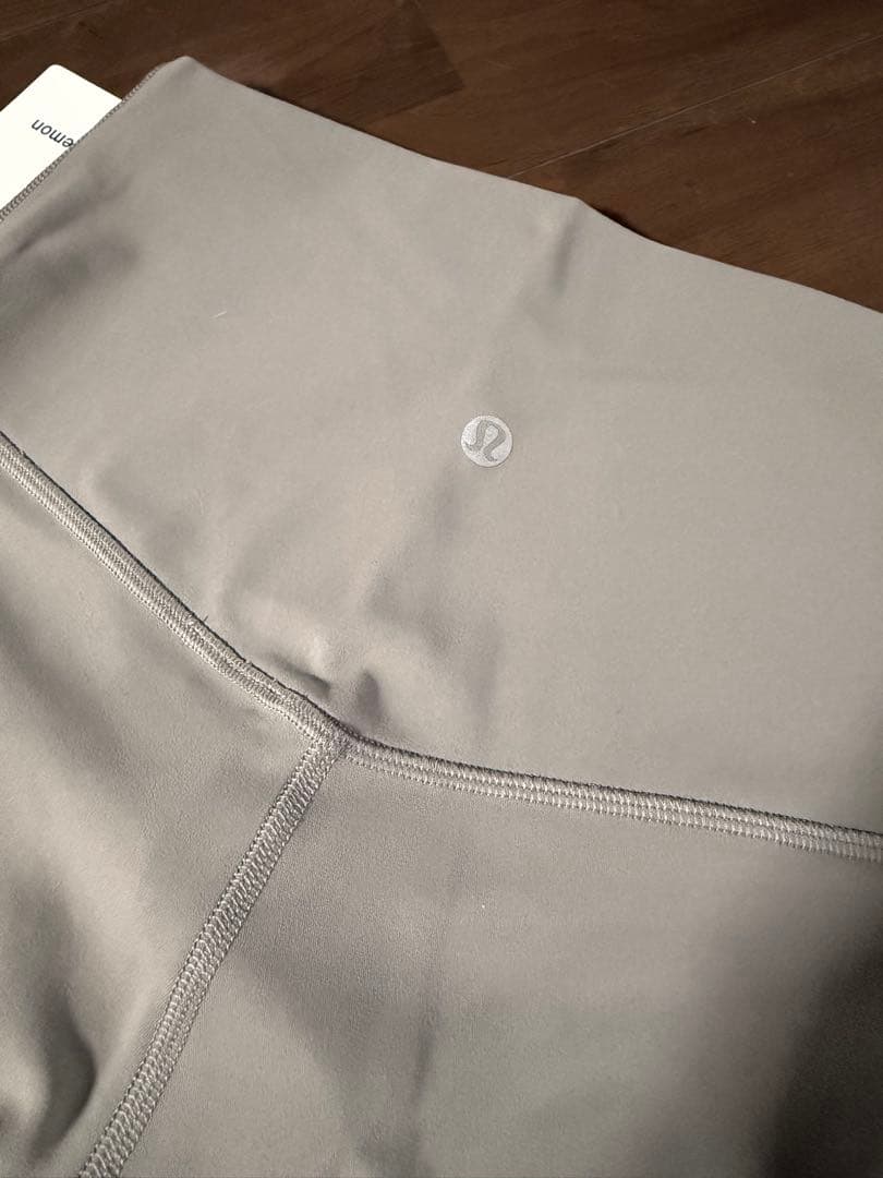 Lululemon 新品未使用　ハイウエスト ヨガパンツ ベージュ　サイズ4