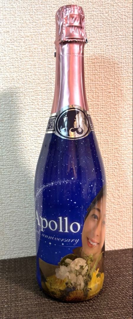 人気インフルエンサー ナターシャ オリジナルシャンパン限定品