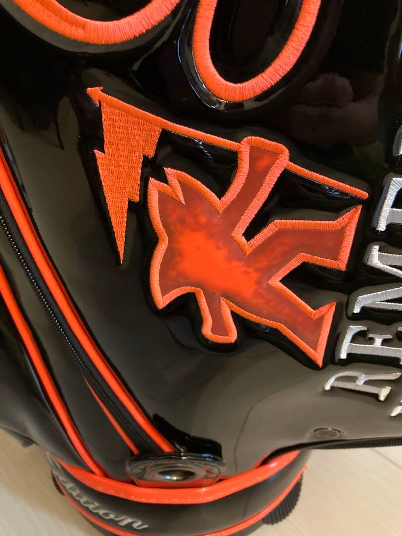 美品 GOTCHA ガッチャ ゴルフバッグ　キャディバッグ エナメルネオンカラー