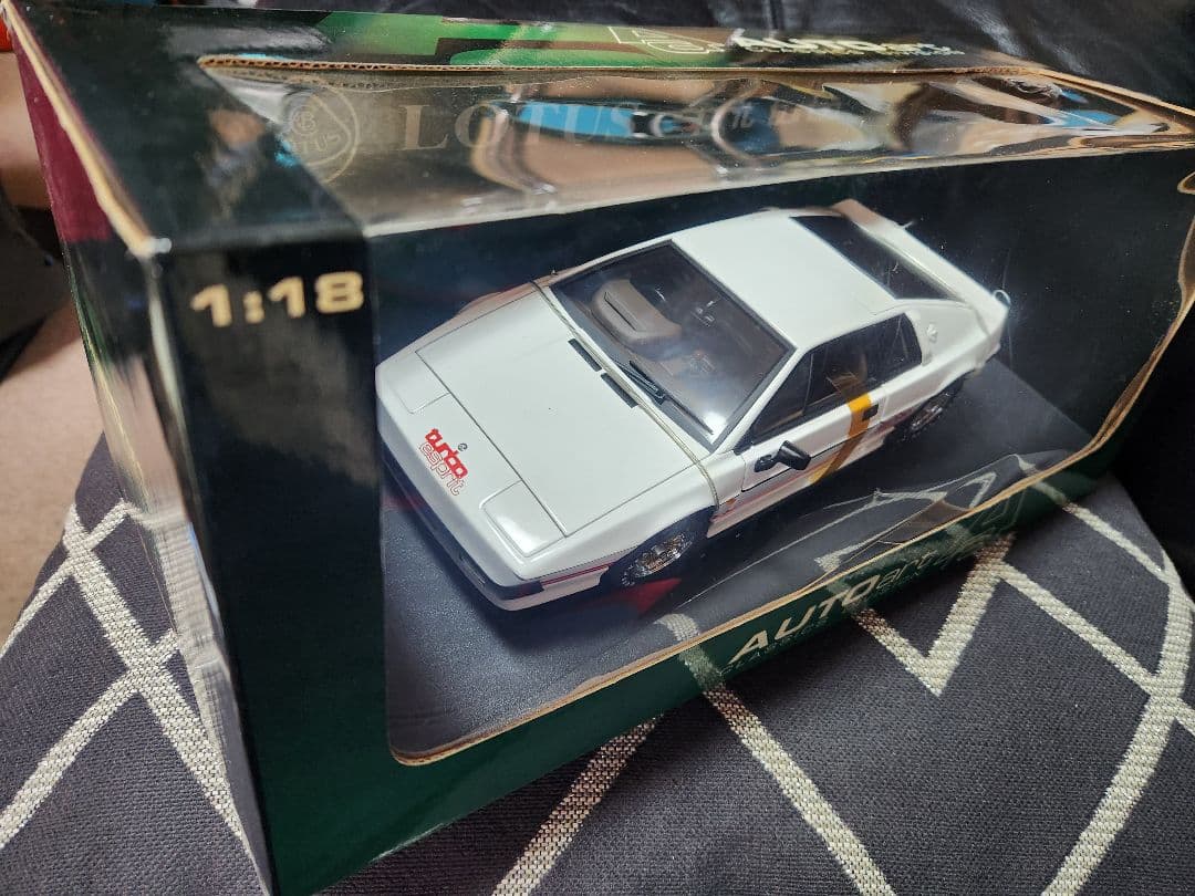 自動車 AUTOart Lotus Esprit Turbo 1/18