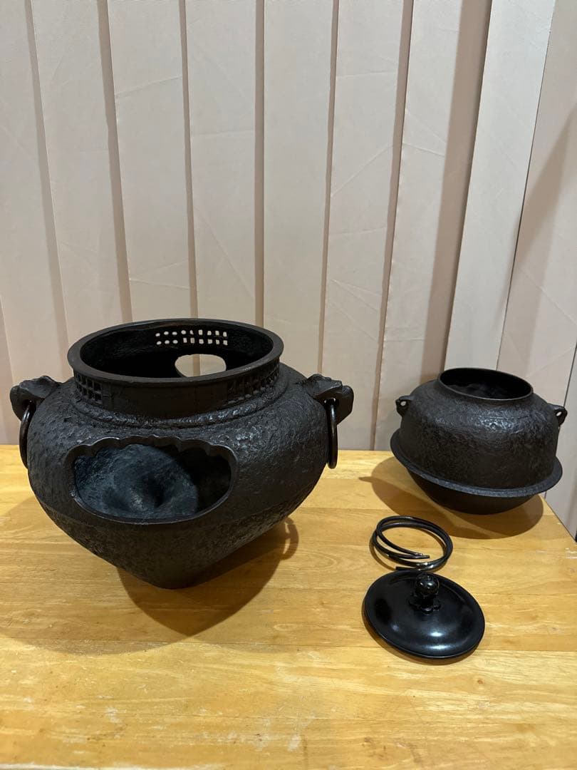 鉄製茶釜 風炉釜　茶道　年代物　骨董品鉄製 アンティーク装飾的デザイン