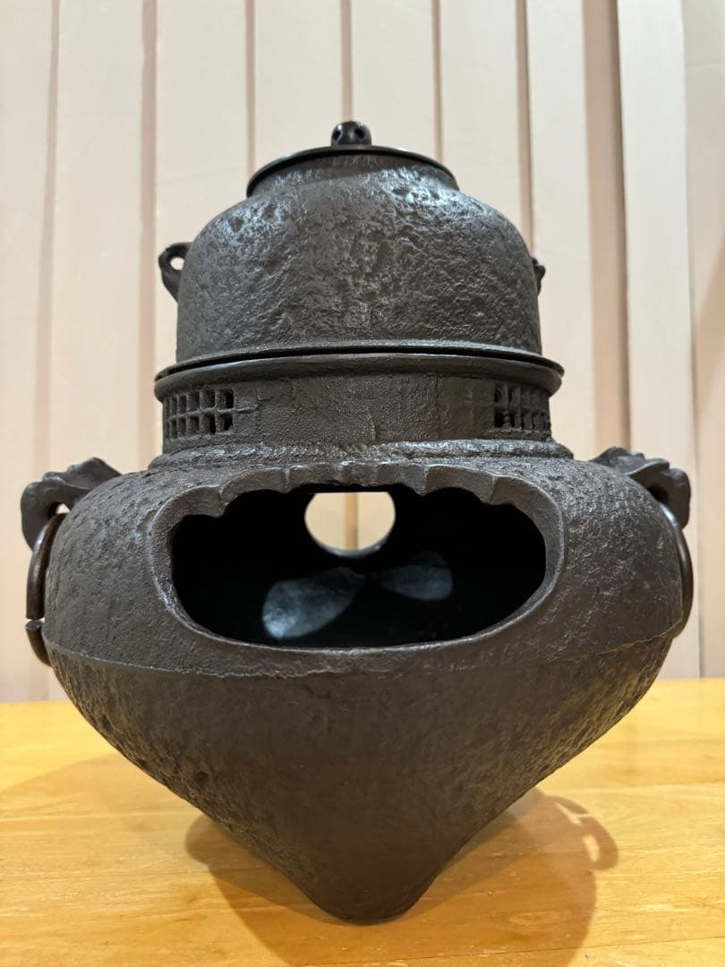 鉄製茶釜 風炉釜　茶道　年代物　骨董品鉄製 アンティーク装飾的デザイン