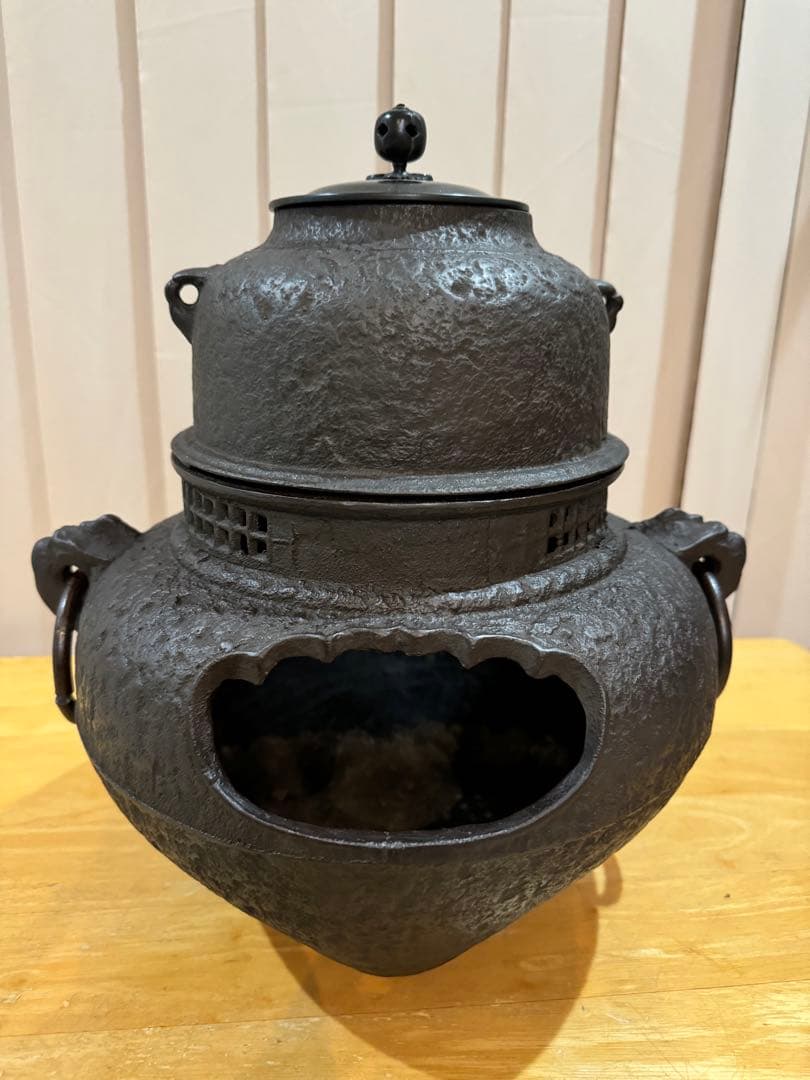 鉄製茶釜 風炉釜　茶道　年代物　骨董品鉄製 アンティーク装飾的デザイン