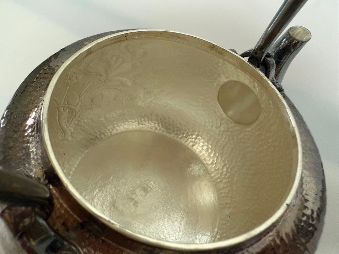 純銀製 蓮の彫刻 槌目 口打出湯沸 銀瓶 煎茶道具