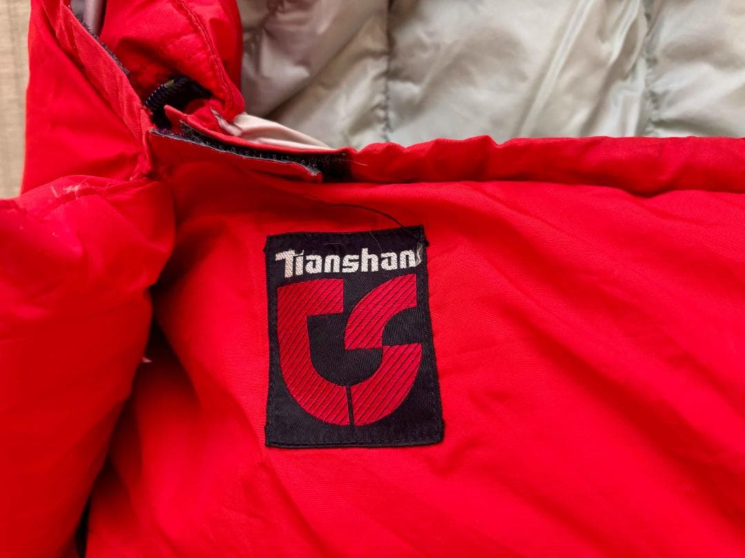 極暖シュラフ　Tianshan 赤 フード付き寝袋