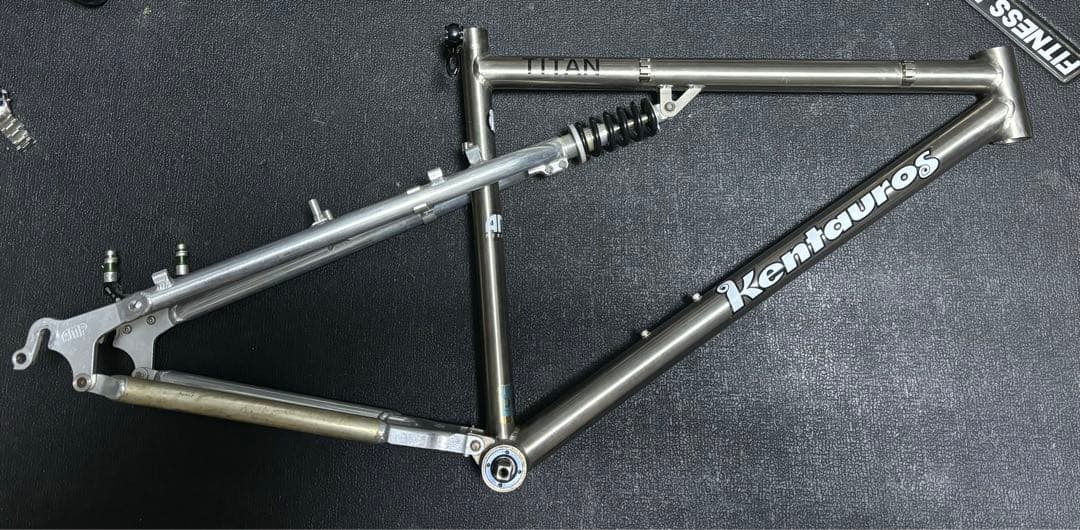 AMP Research B3 フルサスMTB フレーム　OEM チタン製モデル