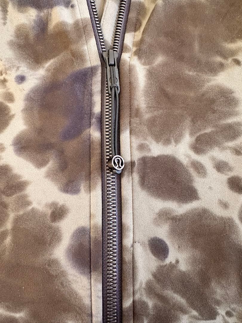 ルルレモン　フード付　Define ジャケット 12 Nulu カモフラージュ柄