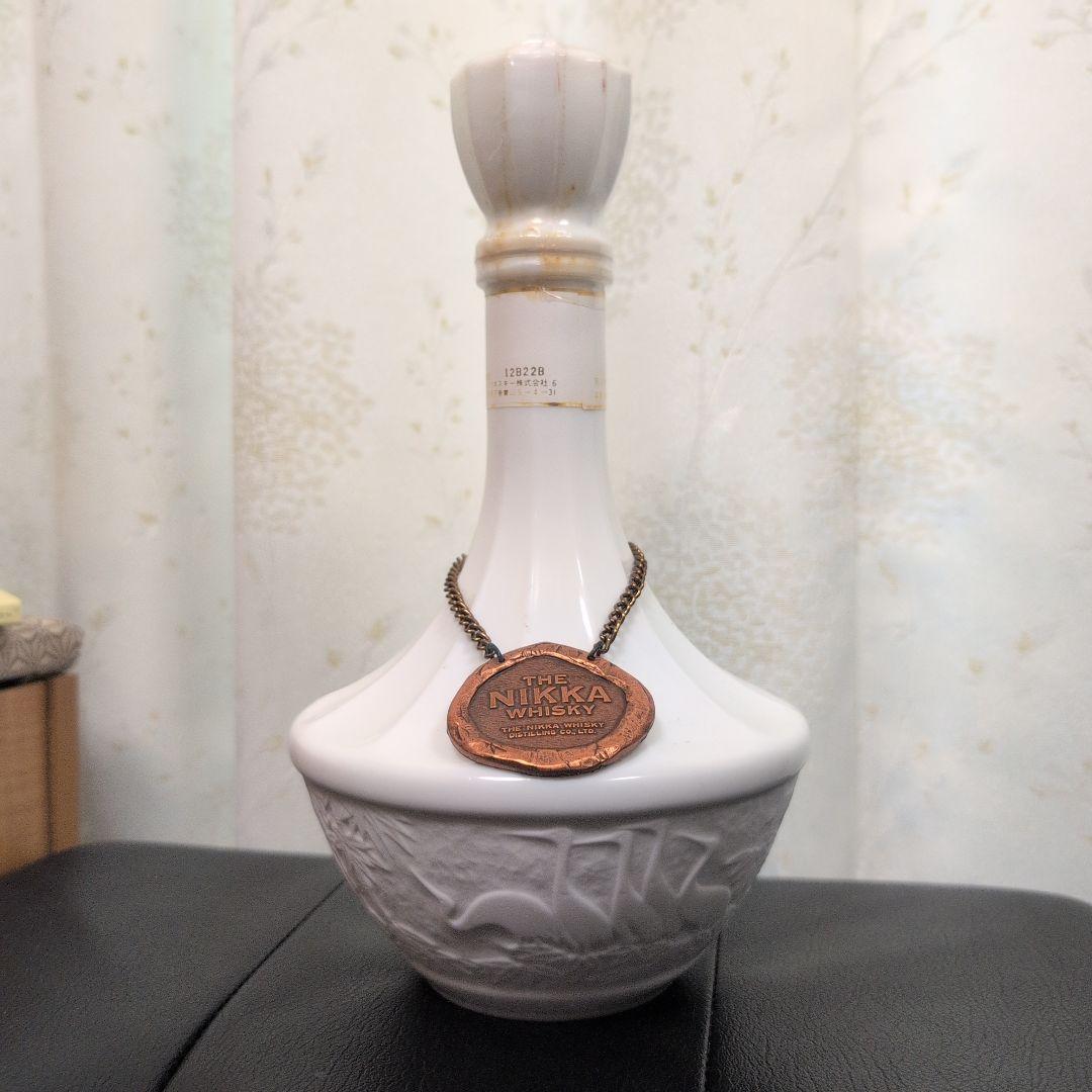NIKKA ウイスキー　鶴 　陶器ボトル 銅製メダル付き