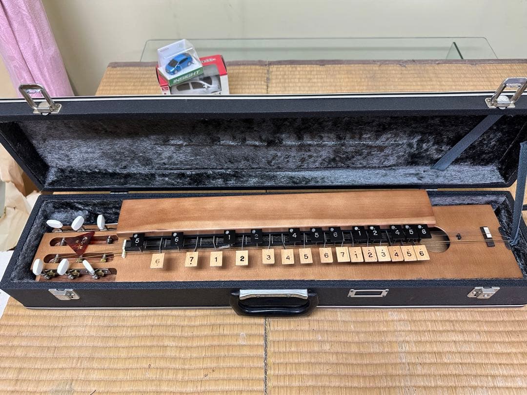 【木製琴 ハードケース付き】　お琴　弦楽器　音楽　三味線　日本伝統