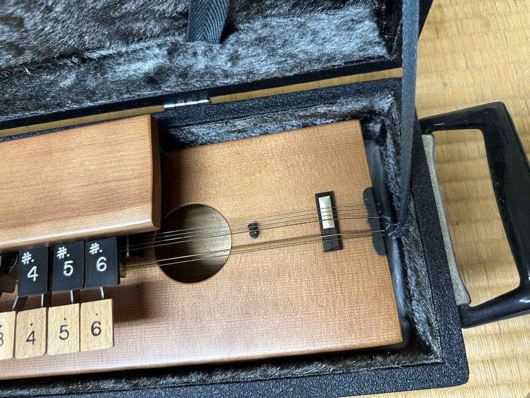 【木製琴 ハードケース付き】　お琴　弦楽器　音楽　三味線　日本伝統