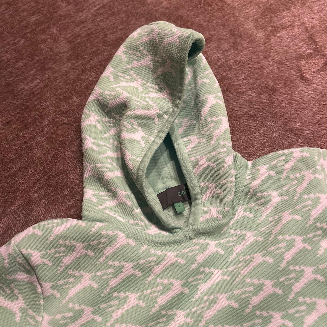 フード付きスウェットシャツとスカートセット