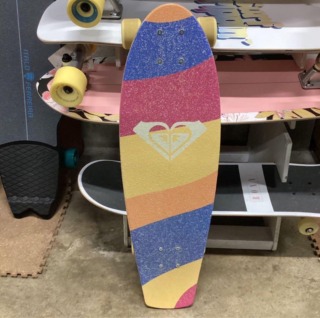 新品格安　女の子に大人気　オシャレなロキシーサーフスケート28インチレインボー