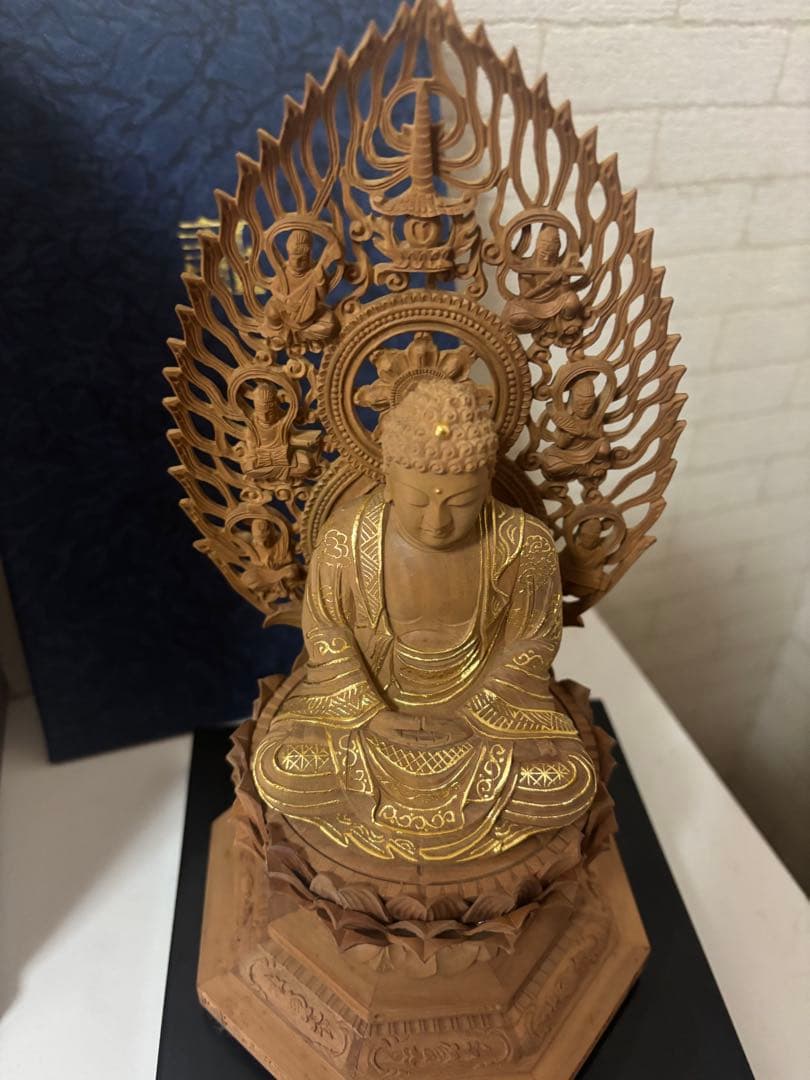 白檀 釈迦如来像 台付 木彫 仏像　(有馬頼底) 臨済宗相国寺