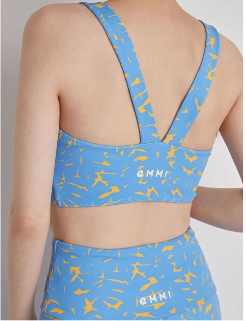 ■新品■emmi yoga エミヨガ　トップス&レギンス　7-9号　上下セット