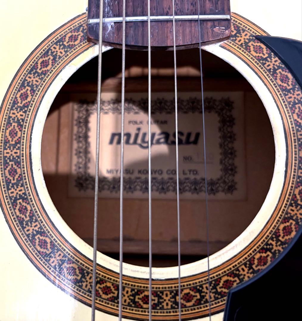 名品ミヤスコウギョウ　Miyasu kougyoアコースティックギター　アコギ白